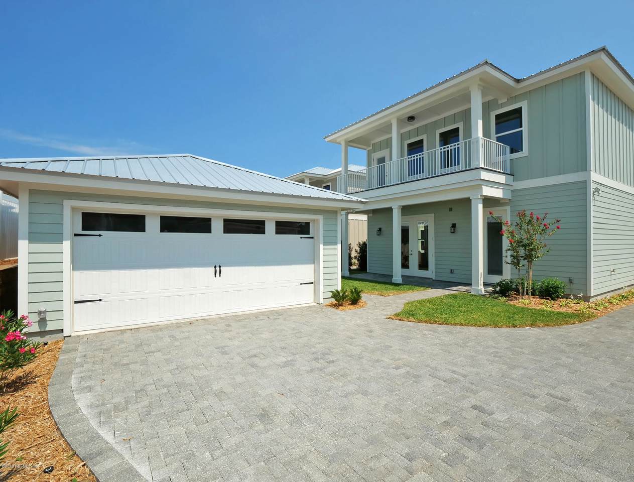 232 Davis St - Photo 1