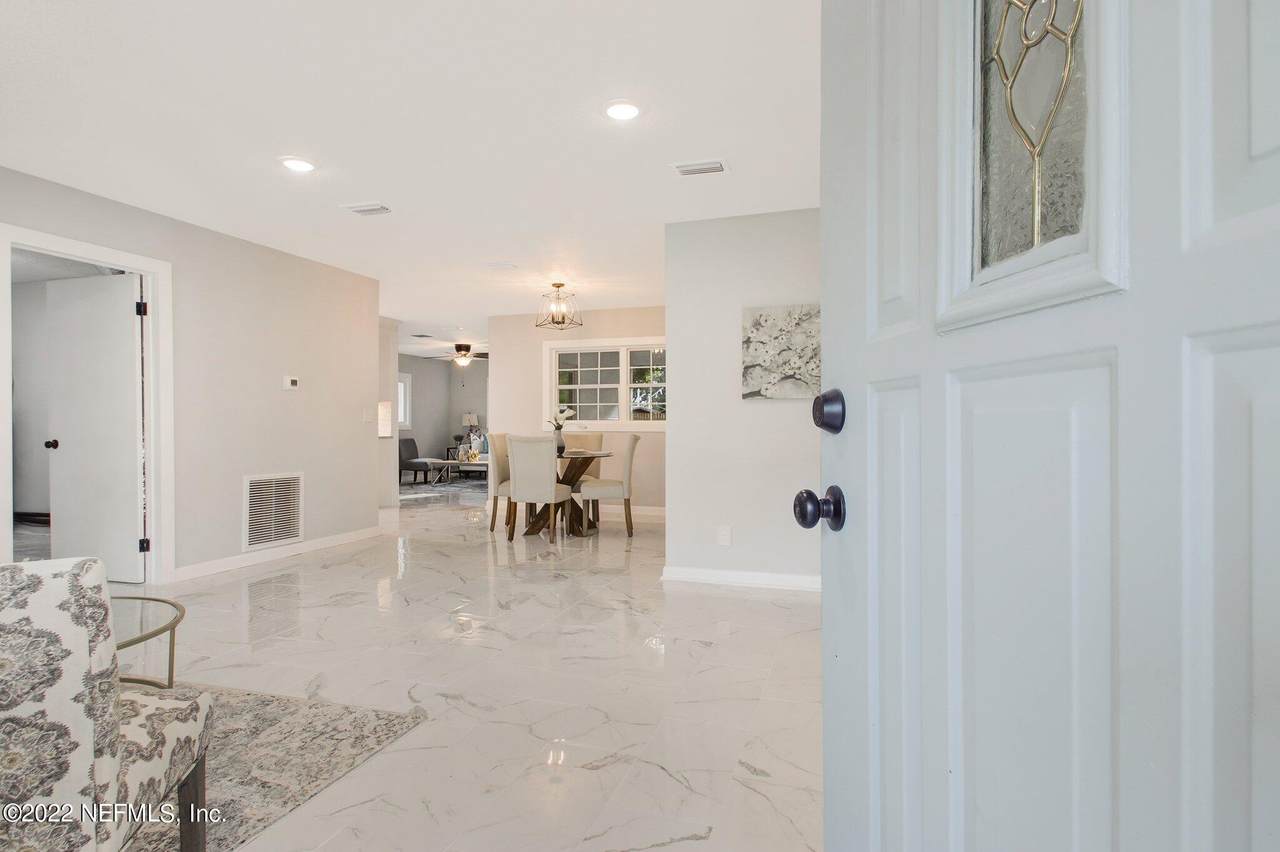 3260 Victoria Ct - Photo 1