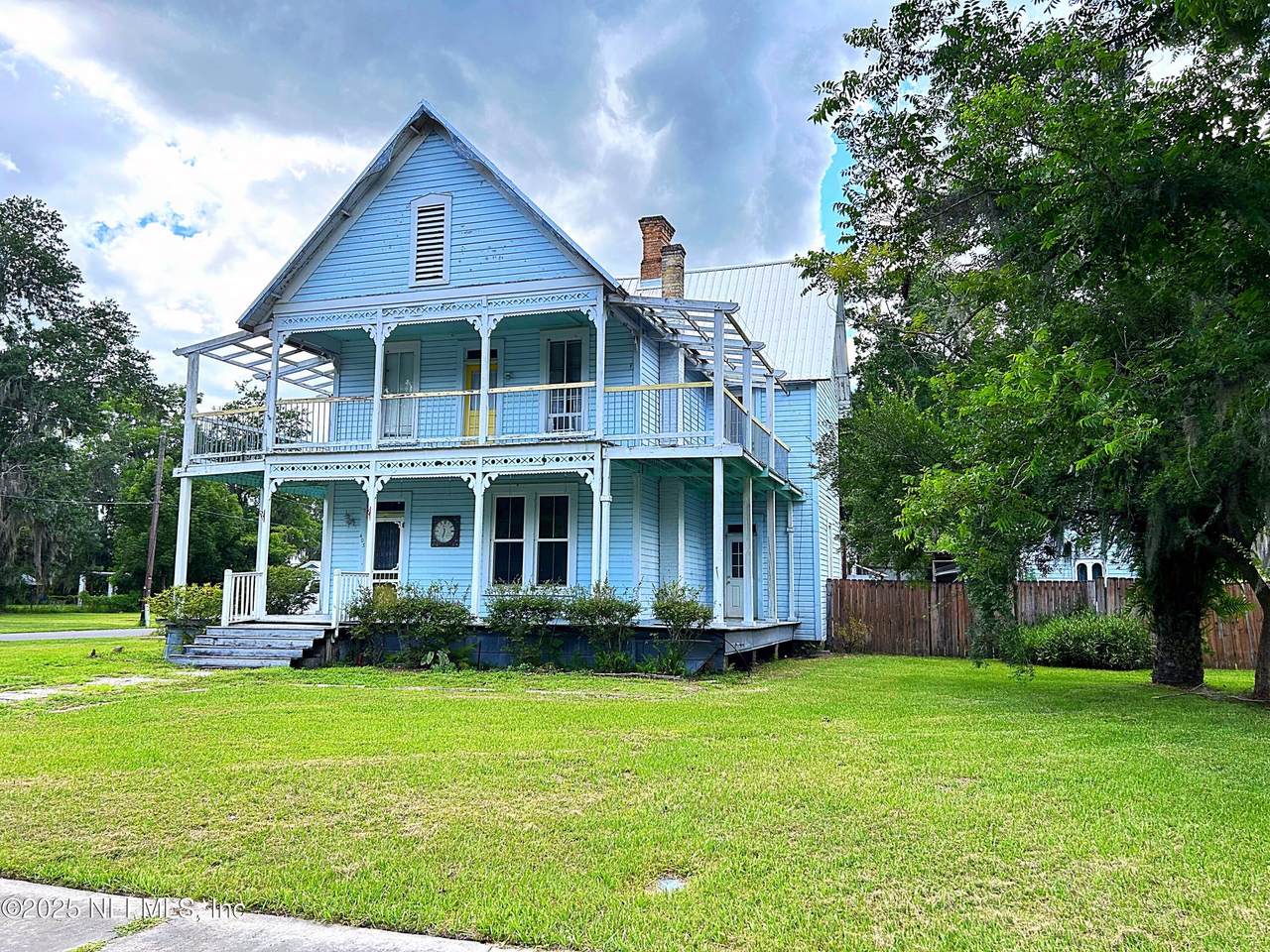 403 Walnut Street - Photo 1
