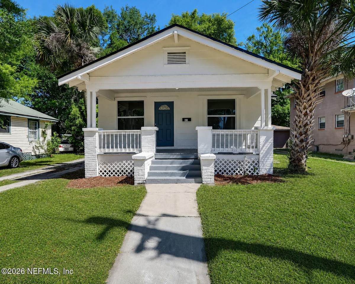 431 26TH Street - Photo 1