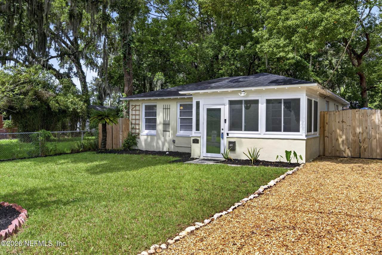 1428 Gay Avenue - Photo 1