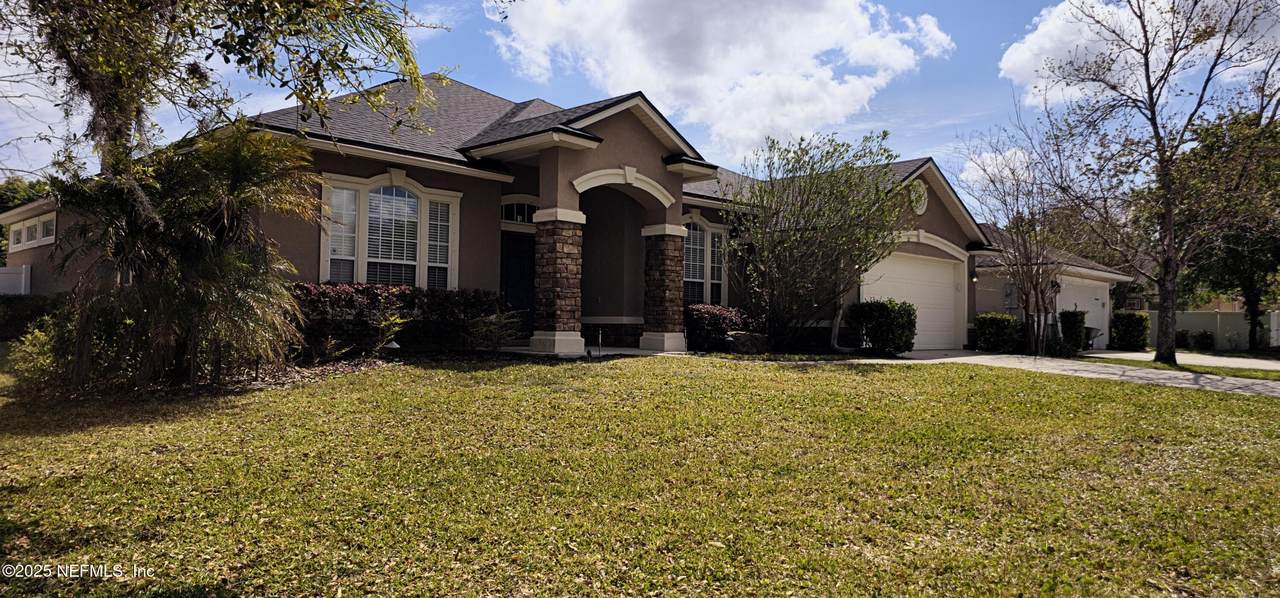 208 Clear Creek Court - Photo 1