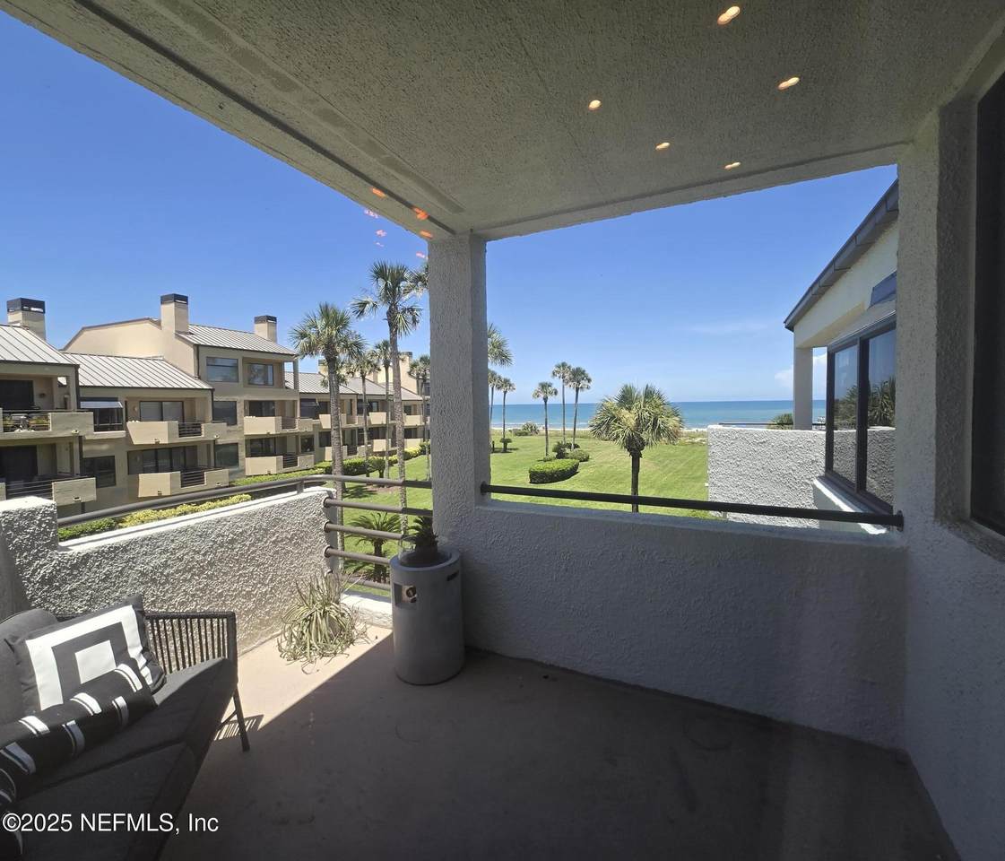 726 Spinnakers Reach Drive - Photo 1