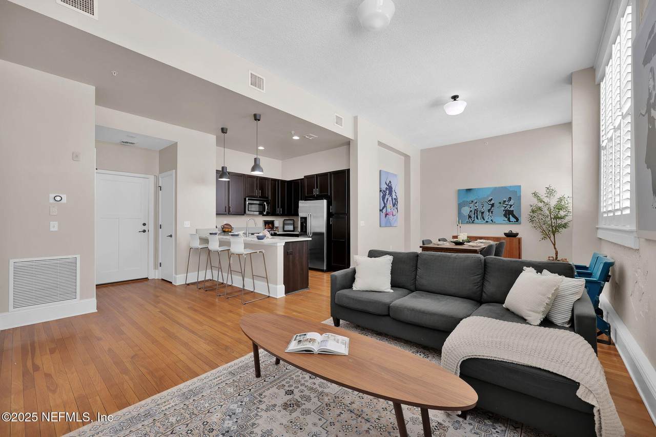 2525 College Street - Photo 1