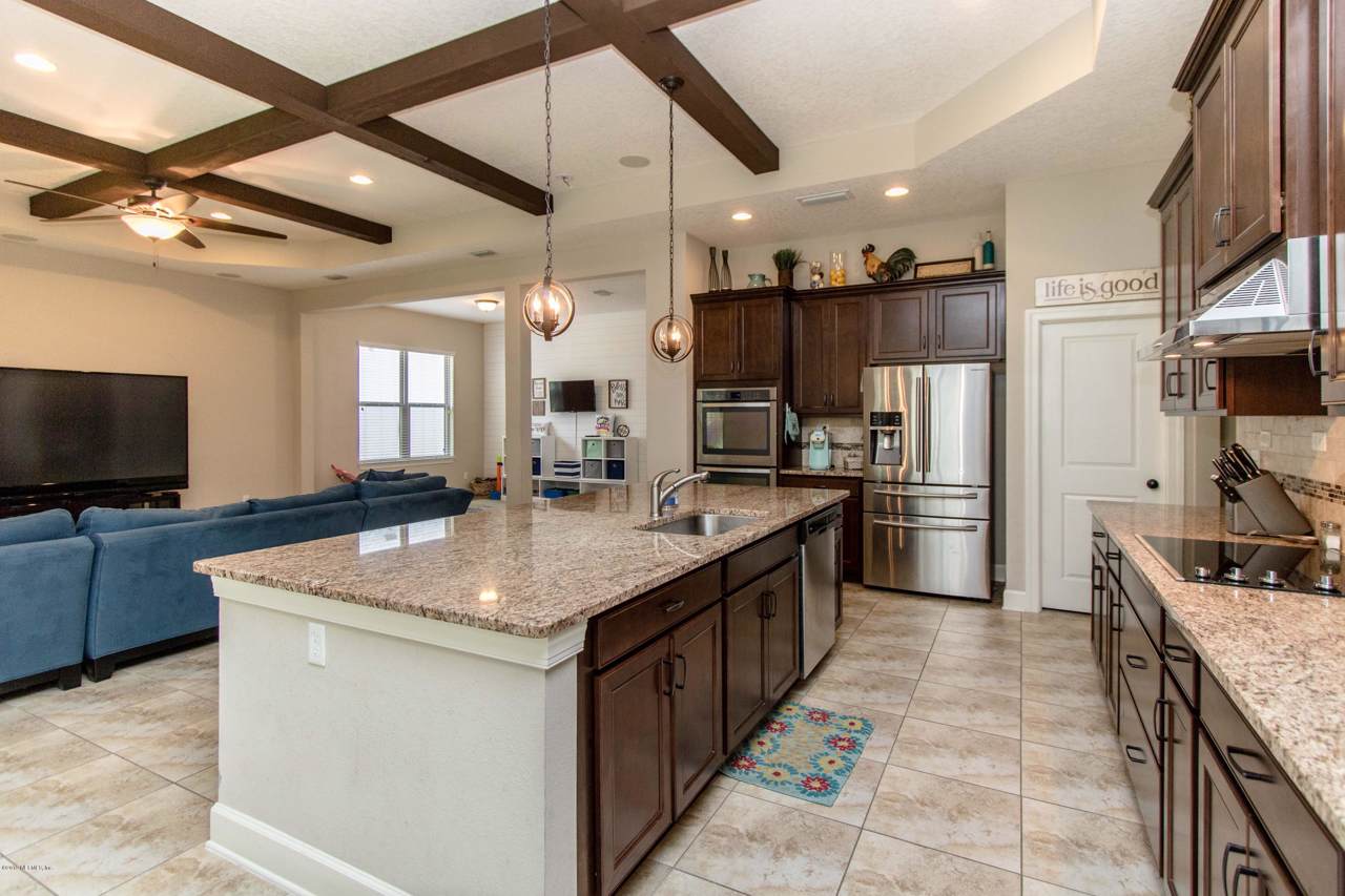 702 Charter Oaks Blvd - Photo 1