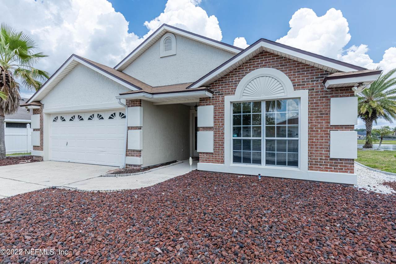 581 Summit Dr - Photo 1