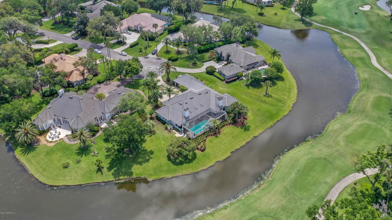 112 Carriage Ct - Photo 1