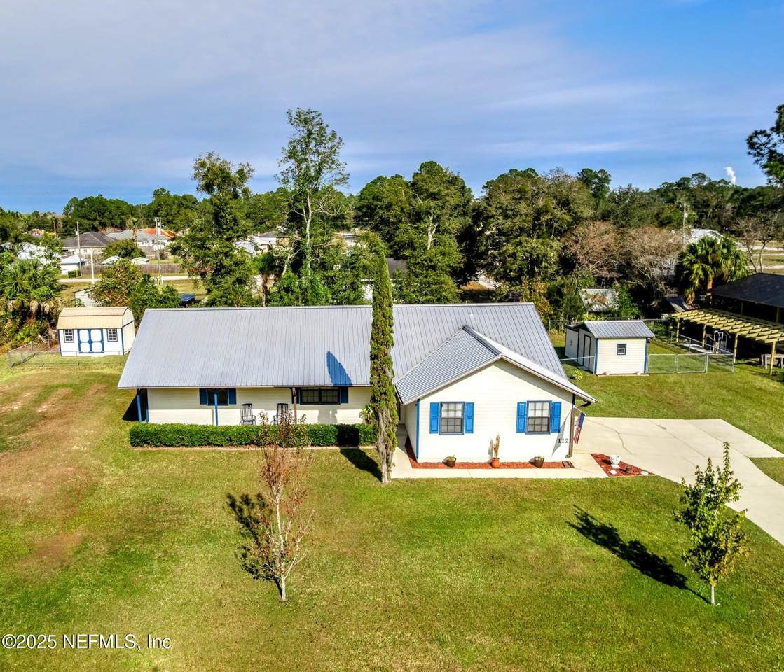 112 Camelot Drive - Photo 1