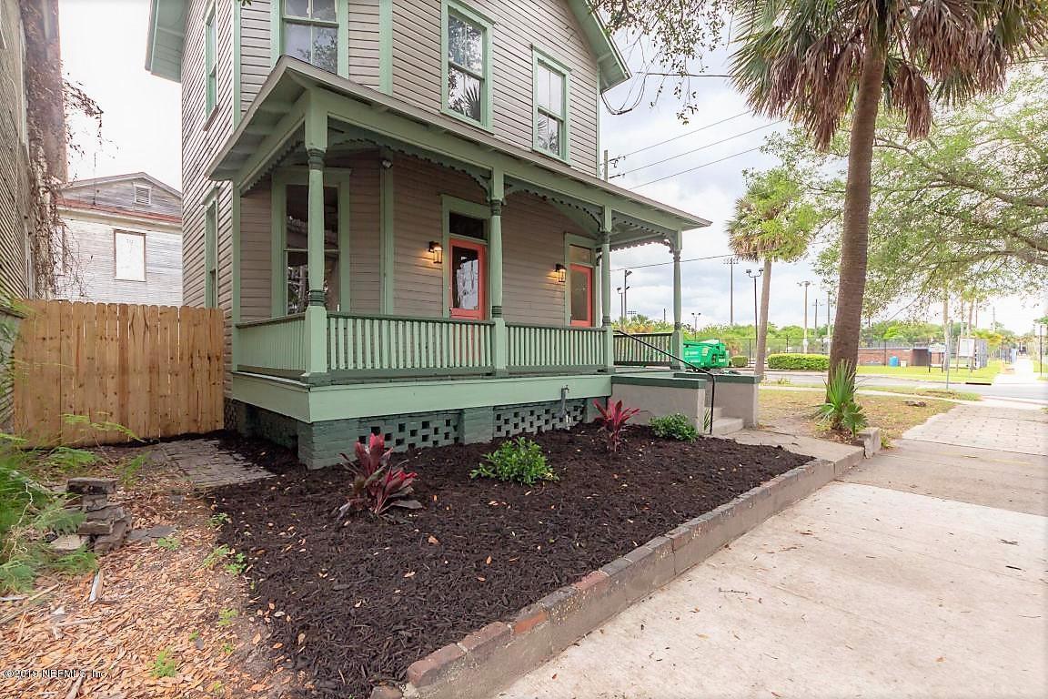 449 1ST St - Photo 1