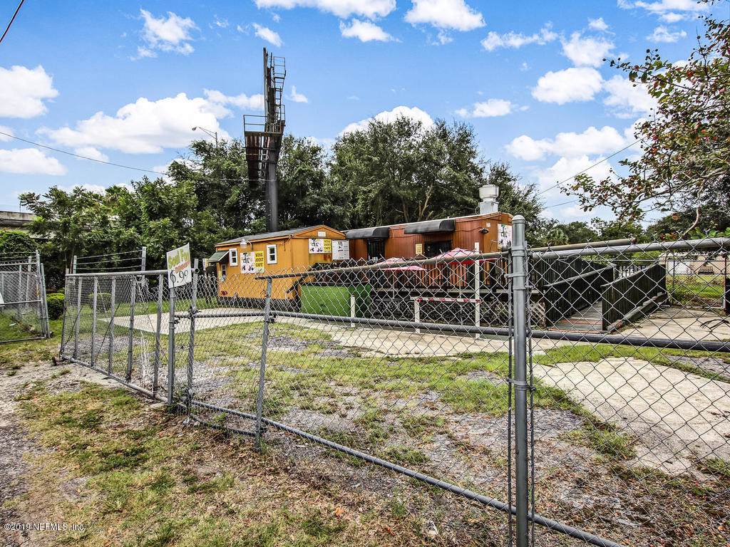 2702 Edison Ave - Photo 1