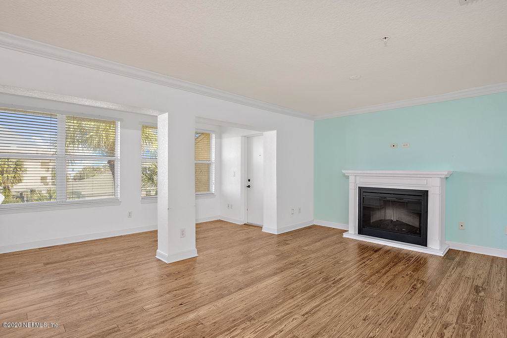100 Laguna Villas Blvd - Photo 1