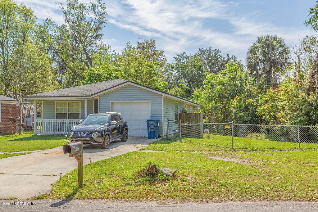 1082 Lake Forest Blvd - Photo 1