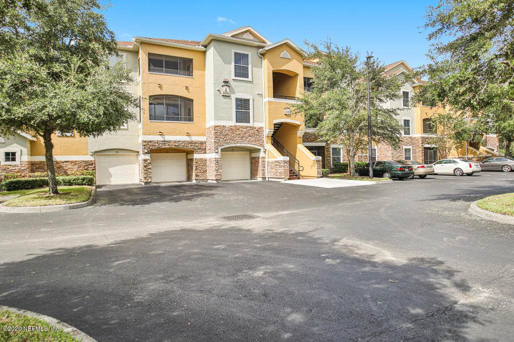 8539 Gate Pkwy - Photo 1