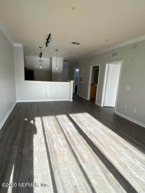 8290 Gate Pkwy - Photo 1