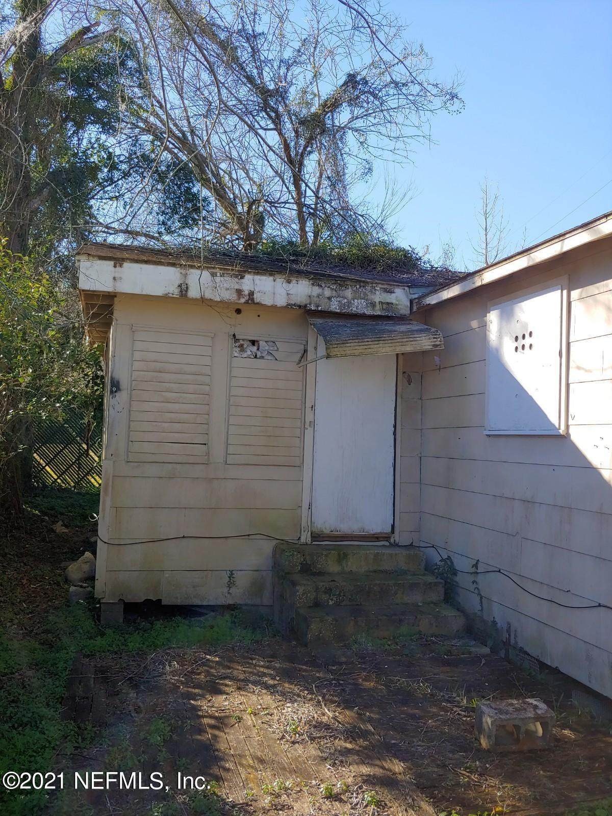 545 Greeland Ave - Photo 1
