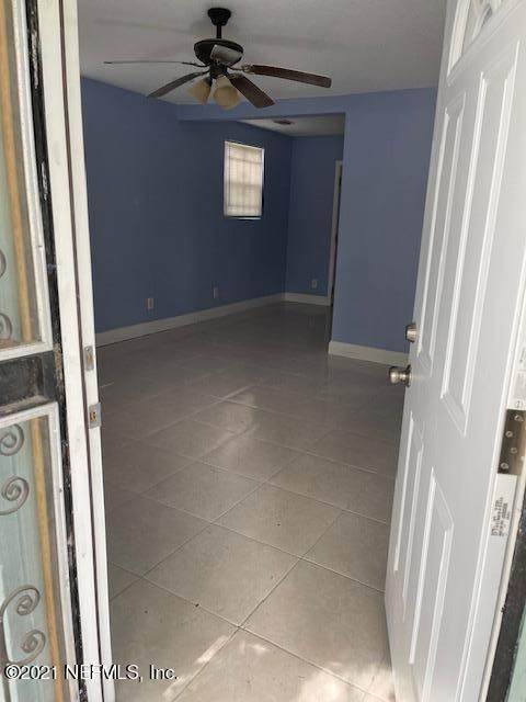 2185 Morehouse Rd - Photo 1