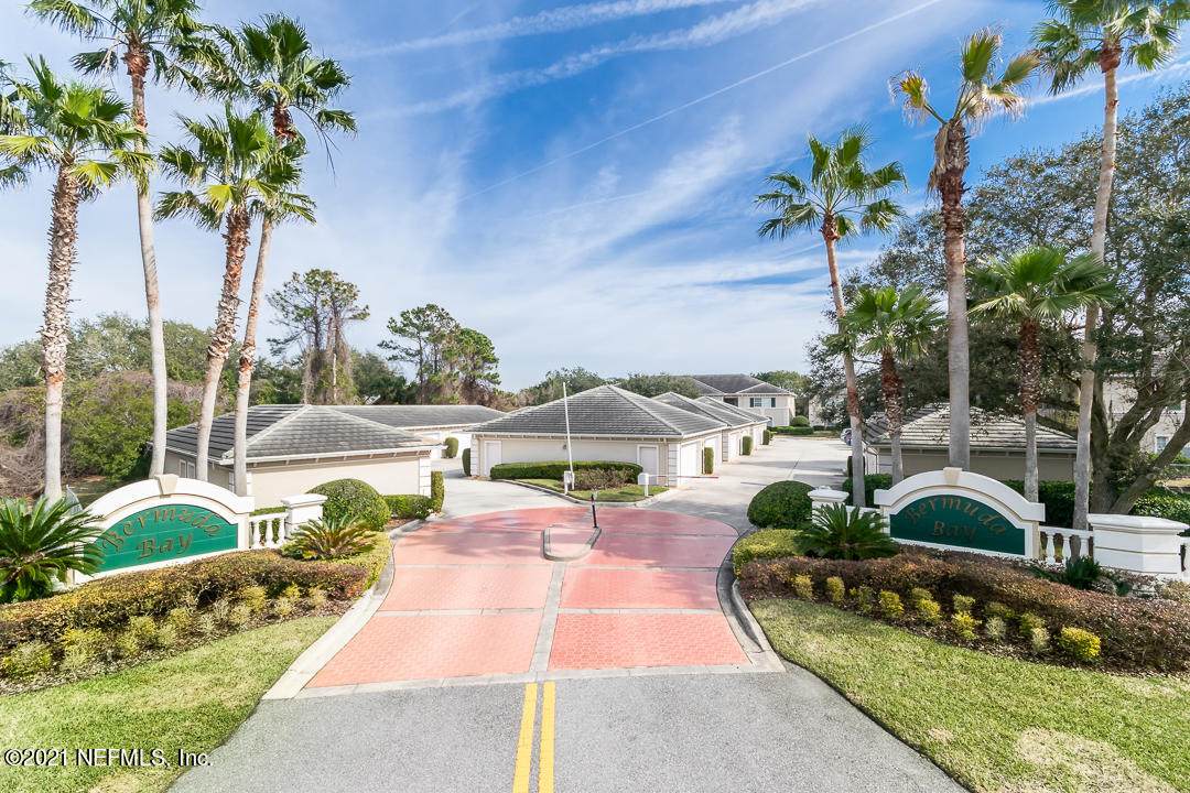 300 Bermuda Bay Cir - Photo 1