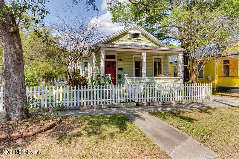 305 4TH St - Photo 1