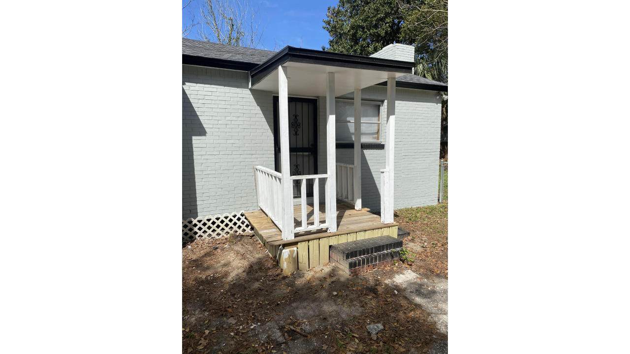 8149 Lexington Dr - Photo 1