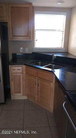 827 Shoreline Cir - Photo 1