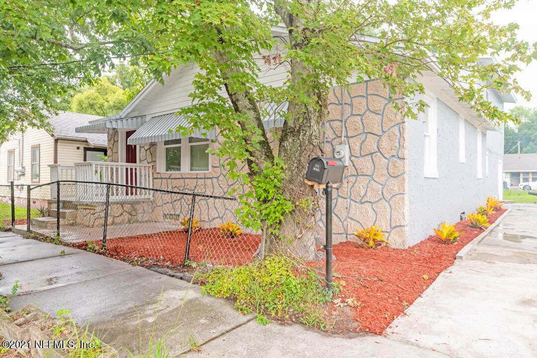 1911 25TH St - Photo 1
