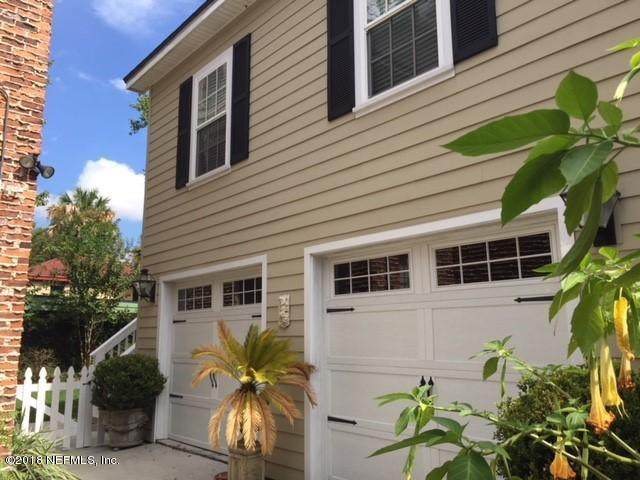 2830 Oak St - Photo 1