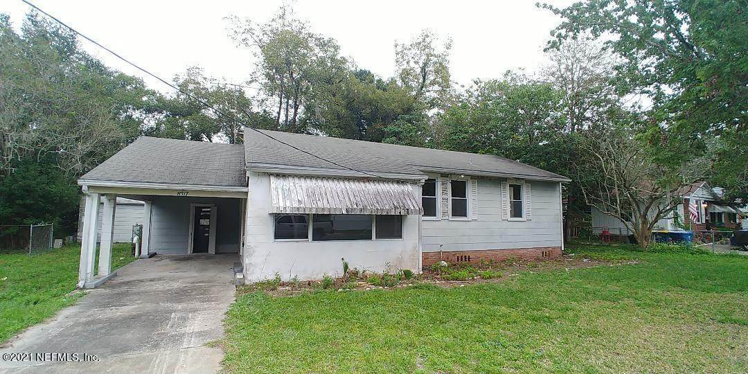 8317 Lexington Dr - Photo 1