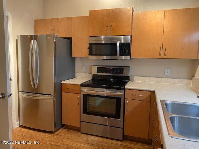 8290 Gate Pkwy - Photo 1