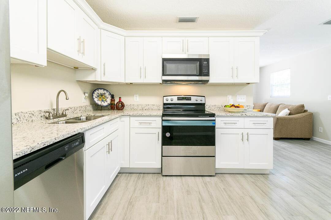 2305 Burpee Dr - Photo 1