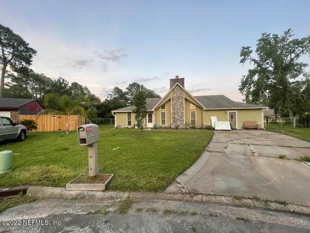 1231 Pioneer Dr - Photo 1