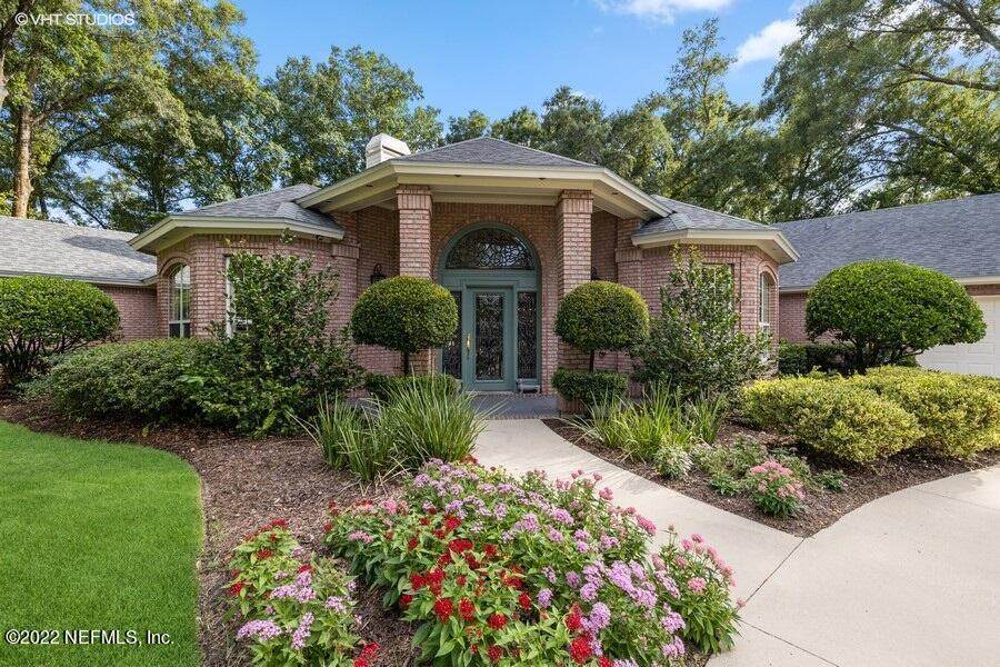 1811 Colonial Dr - Photo 1