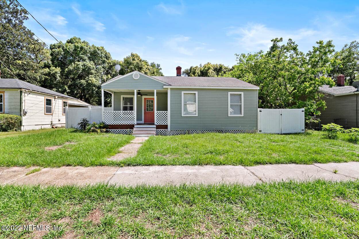718 57TH ST Ct - Photo 1