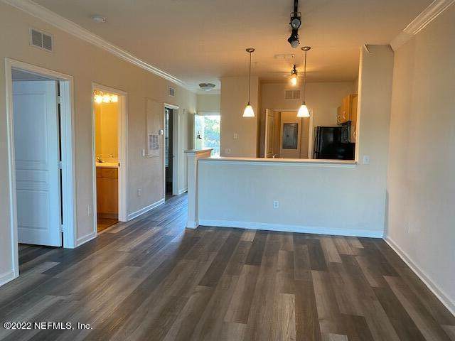 8290 Gate Pkwy - Photo 1