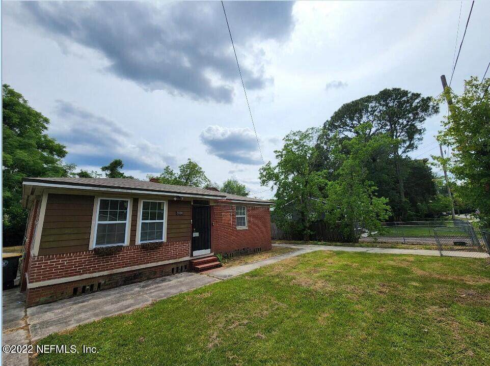 3324 Sunnybrook Ave - Photo 1