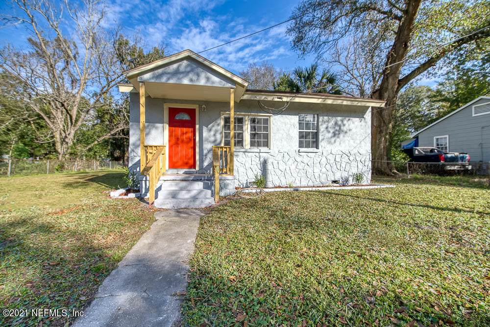 3117 2ND ST Cir - Photo 1