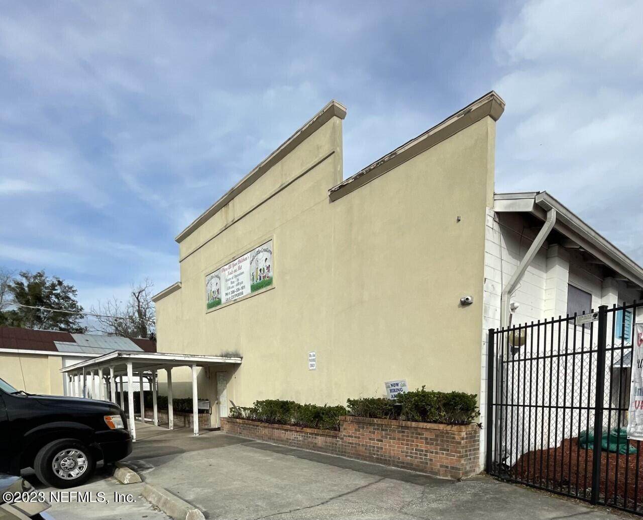 405 Pine St - Photo 1