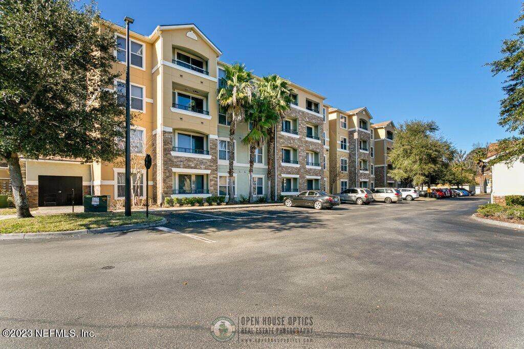 8539 Gate Pkwy - Photo 1