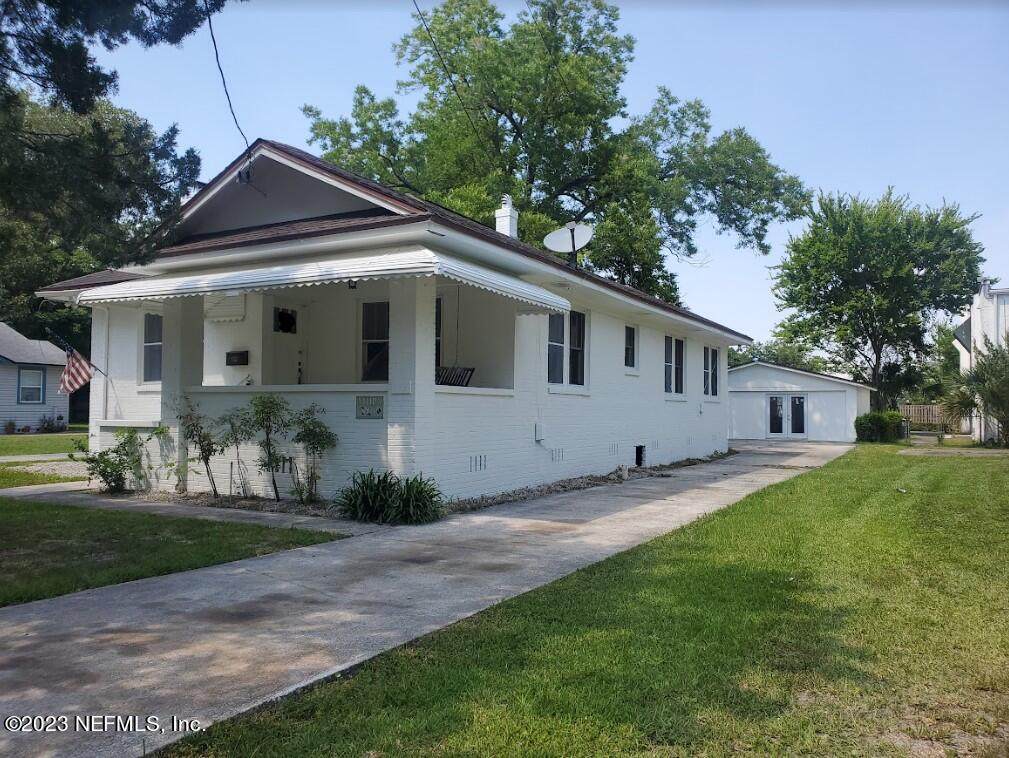 943 Ingleside Ave - Photo 1