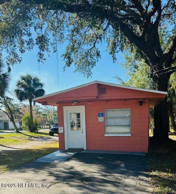 529 9TH Street - Photo 1