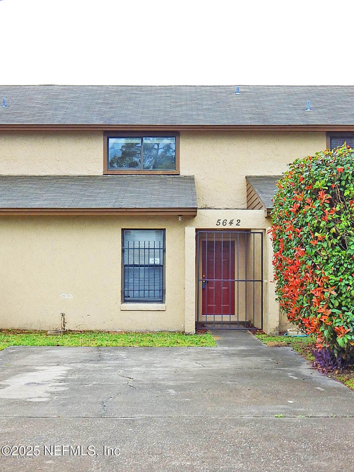 5642 Pinebay Circle - Photo 1