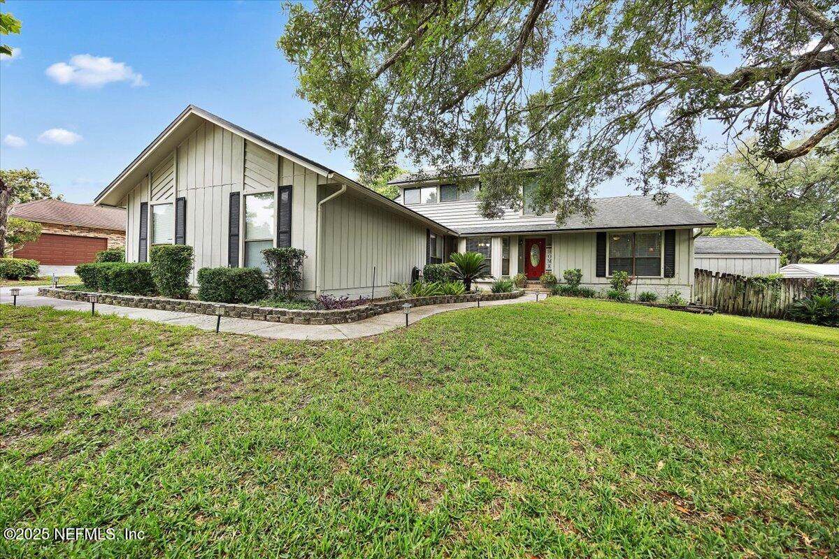 902 Lakeridge Drive - Photo 1