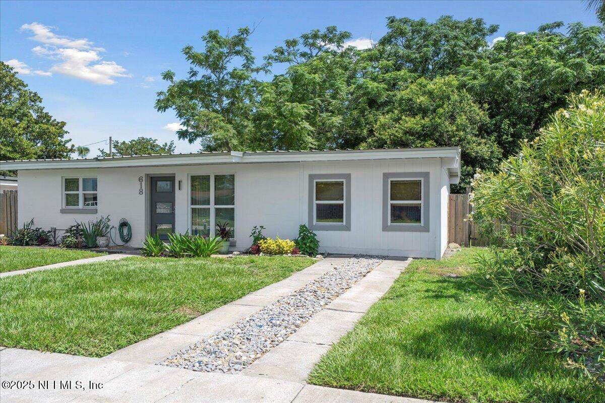 618 9TH Avenue - Photo 1
