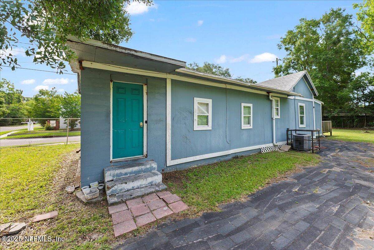 2202 1ST Street - Photo 1