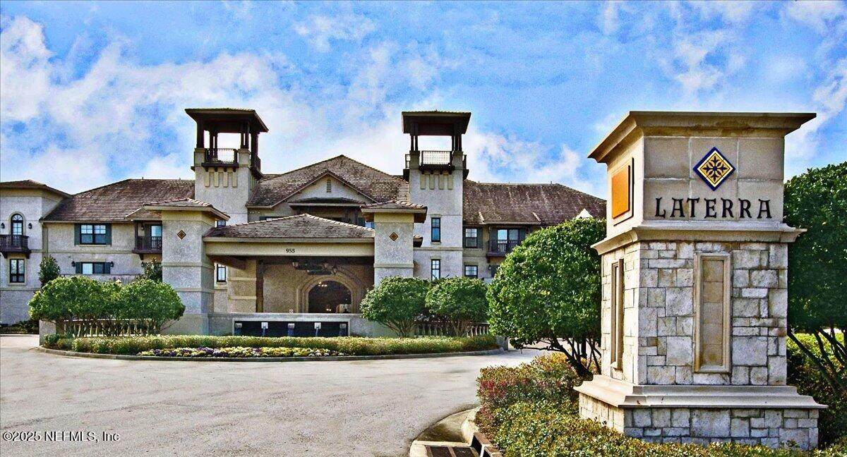 945 Registry Boulevard - Photo 1