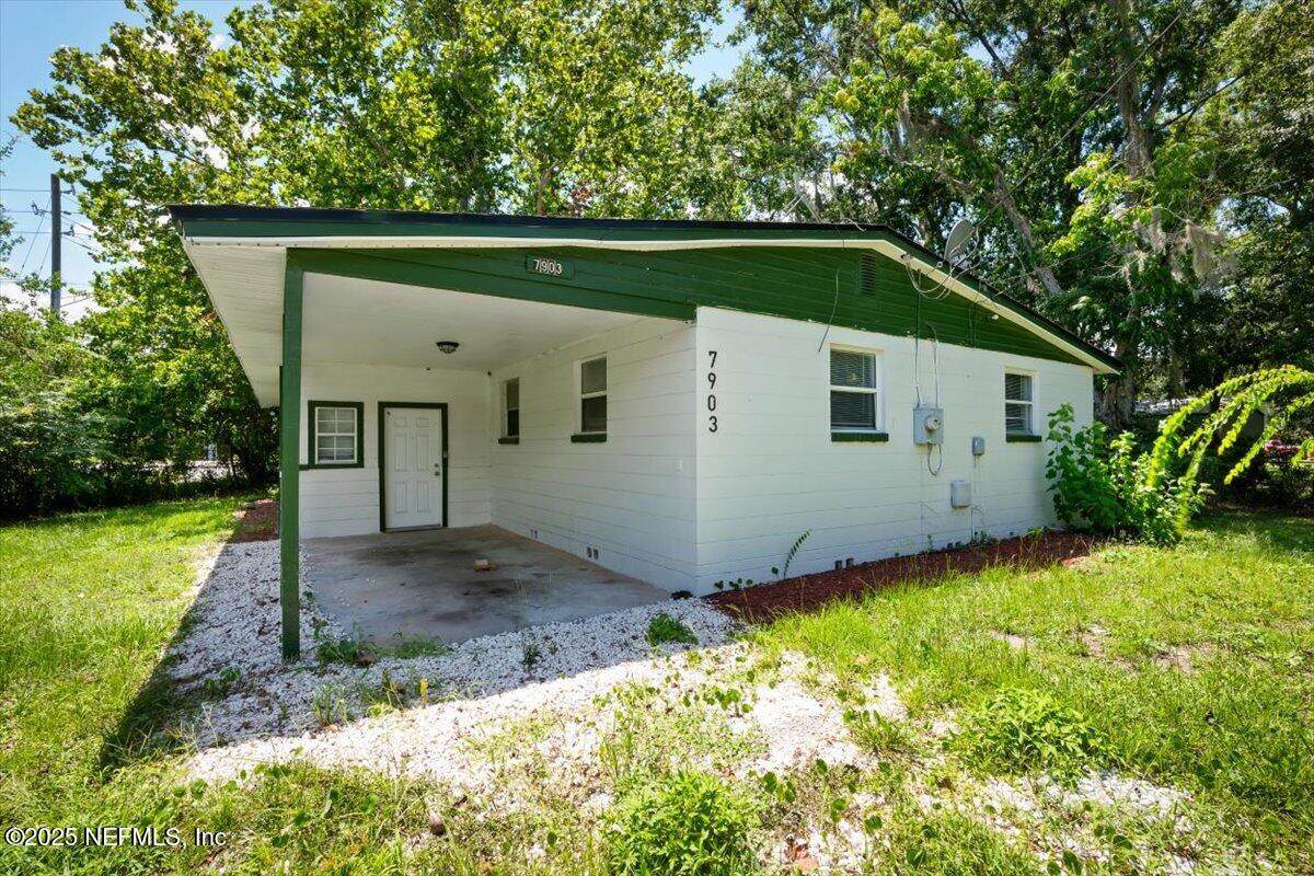 7903 New Kings Road - Photo 1