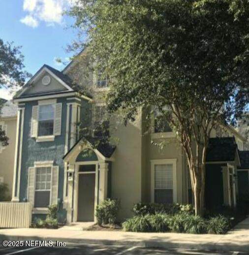 13703 Richmond Park Drive - Photo 1