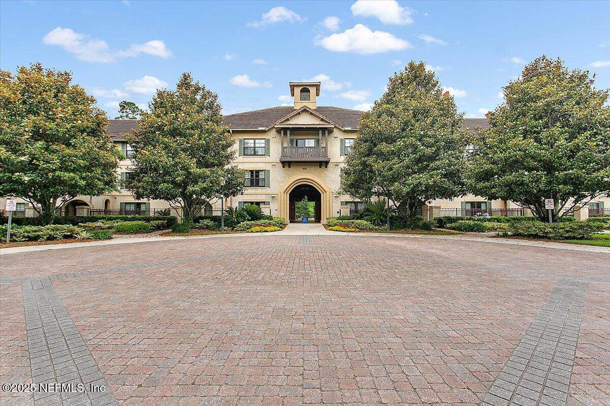 945 Registry Boulevard - Photo 1