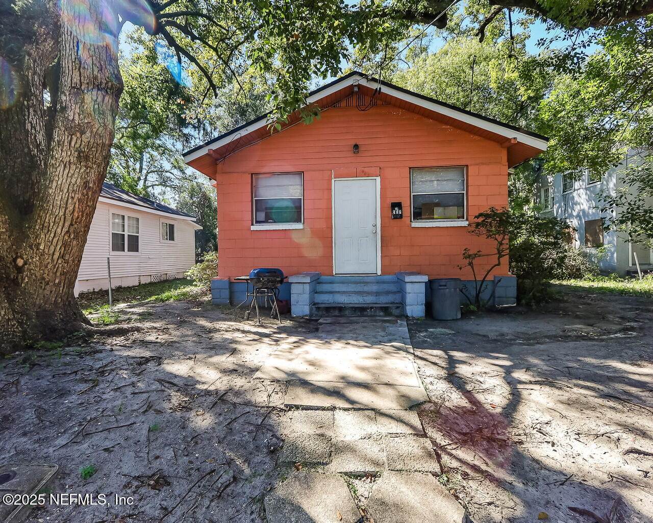 446 26TH Street - Photo 1