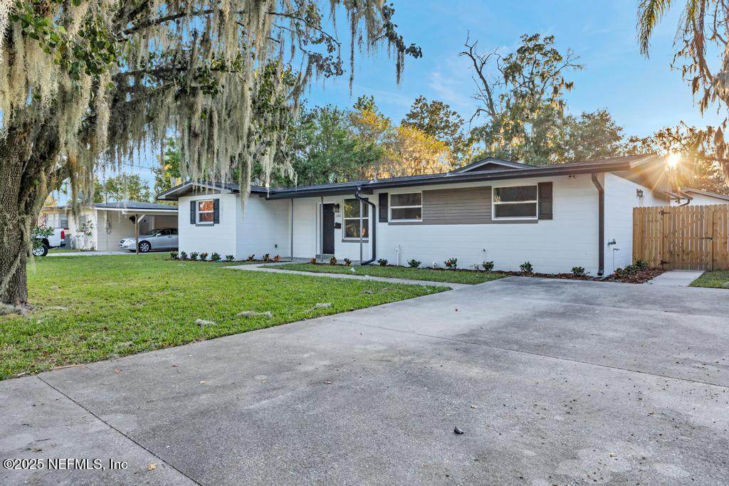 1050 Glynlea Road - Photo 1