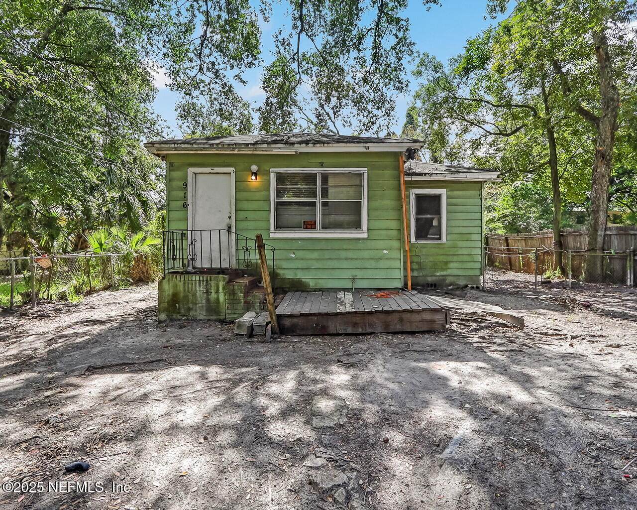 916 28TH Street - Photo 1